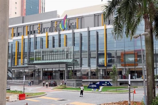 Summit USJ mall’s new facade which is made entirely out of glass. -The Star Online