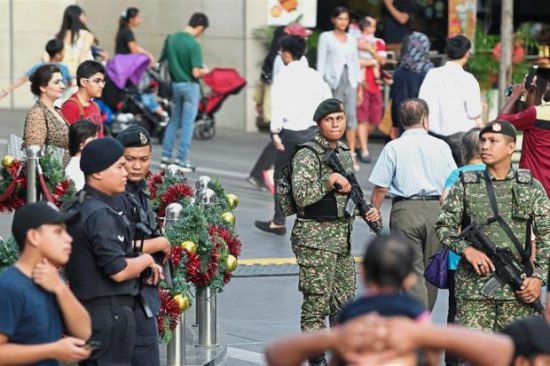 Armed Forces and police personnel patrolling at a mall in the Klang Valley. (Photo from The Star)